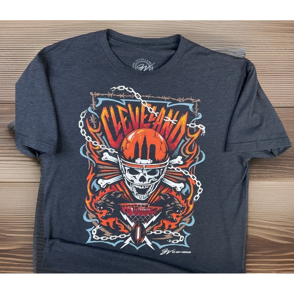 Cleveland GV Art & Design T-Shirt Men Sz L Short Sleeve Skull Skeleton Football